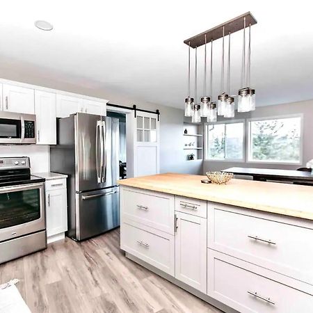 Stunning Home With Amazing Views Near The City Victoria Extérieur photo