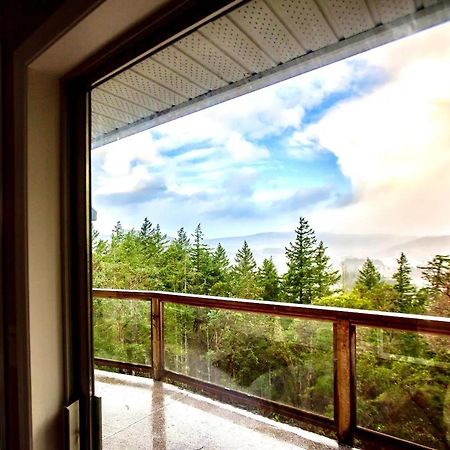 Stunning Home With Amazing Views Near The City Victoria Extérieur photo