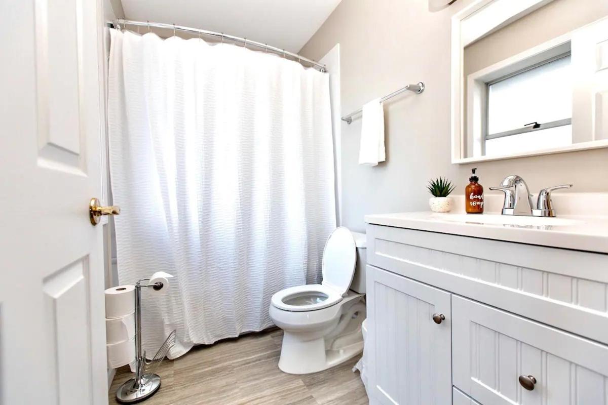 Stunning Home With Amazing Views Near The City Victoria Extérieur photo