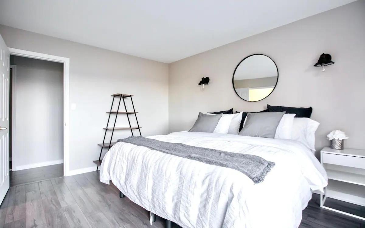 Stunning Home With Amazing Views Near The City Victoria Extérieur photo