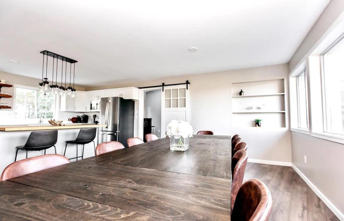 Stunning Home With Amazing Views Near The City Victoria Extérieur photo