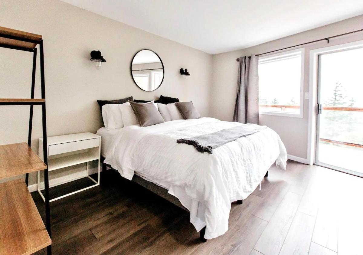 Stunning Home With Amazing Views Near The City Victoria Extérieur photo
