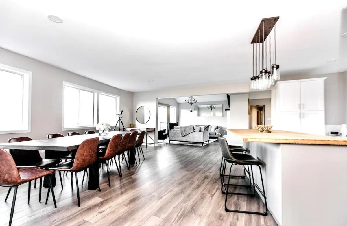 Stunning Home With Amazing Views Near The City Victoria Extérieur photo