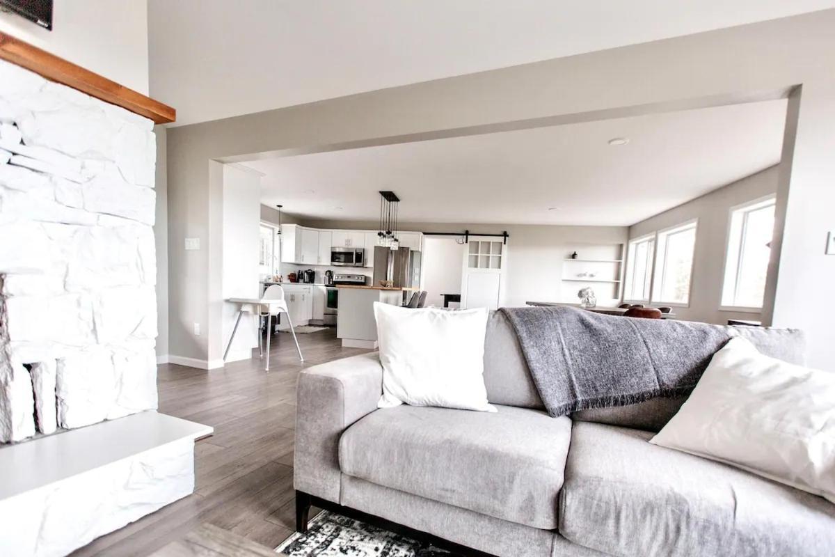 Stunning Home With Amazing Views Near The City Victoria Extérieur photo
